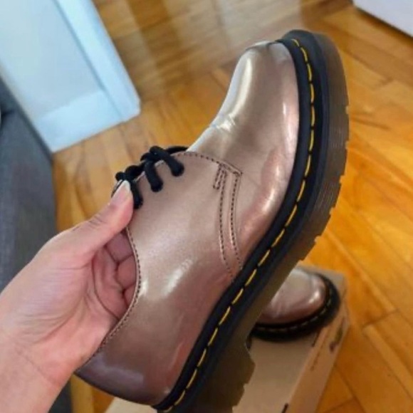 COPY - Dr.Martens rose gold shoes - Picture 2 of 3